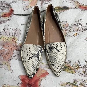 Madden Girl sz 8 Snakeskin Loafers